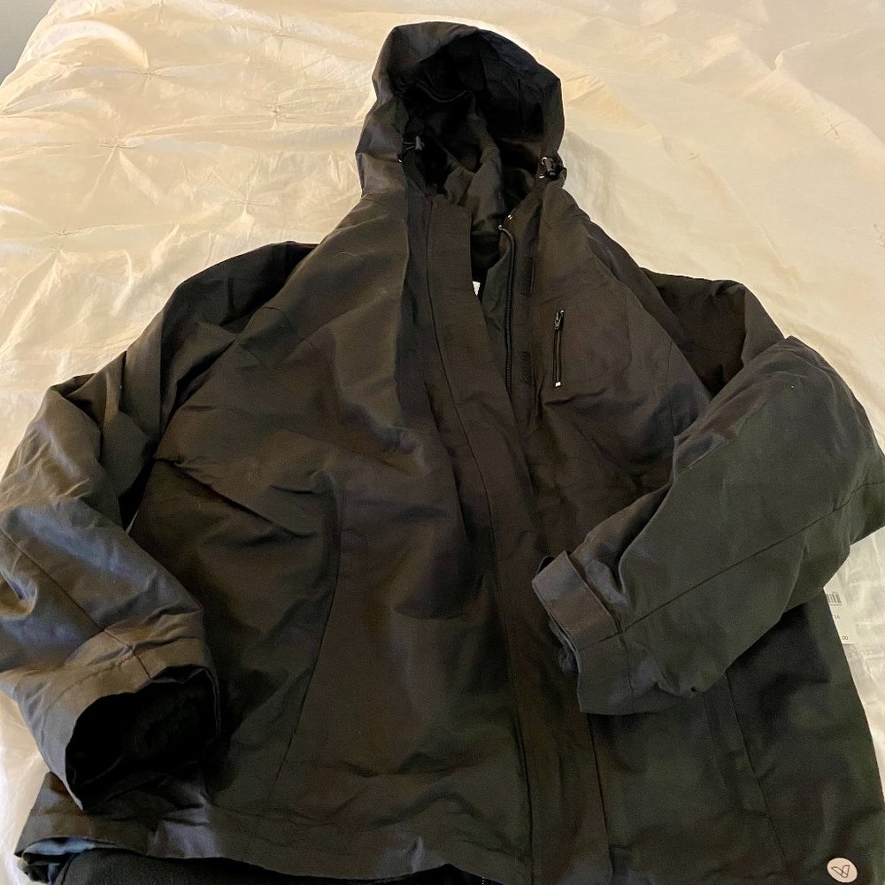 NEW WITH TAGS Lane Bryant Livi Active Ski Snow Jacket Size 14/16